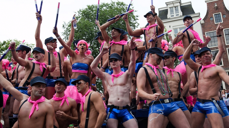 Унгария поряза гейовете и лесбийките със закон 