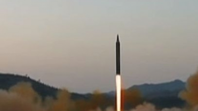 Северна Корея показа успешното изстрелване на новата балистична ракета Hwasong-12 (ВИДЕО)