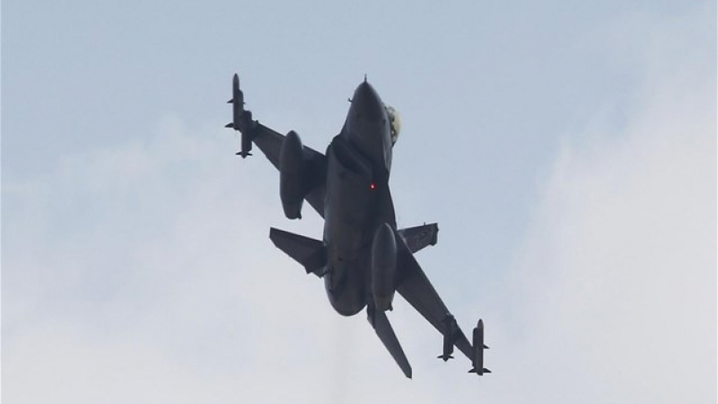 Naftemporiki: Десетки турски самолети нарушиха 141 пъти въздушното пространство на Гърция само за ден 