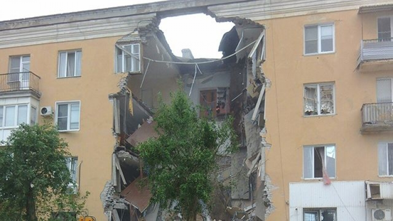 Мощна експлозия разтърси жилищна сграда във Волгоград, съобщава се за жертви (СНИМКИ/ВИДЕО)
