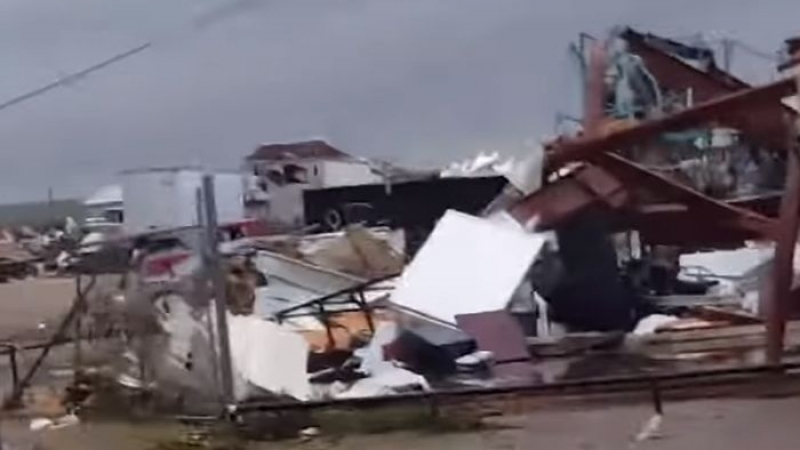 Природна стихия: Опустошително торнадо в Оклахома взе жертви (ВИДЕО)   