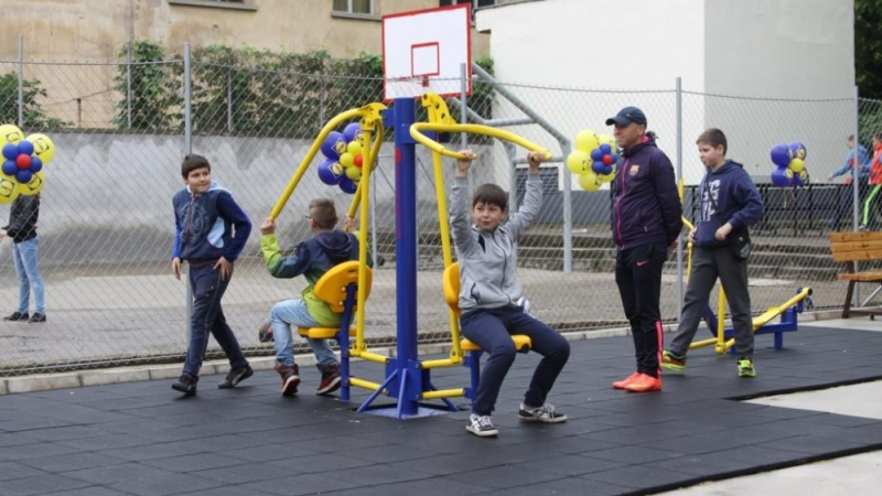 Училището победител в проекта за здравословно хранене „Манджицу“ откри спортна площадка