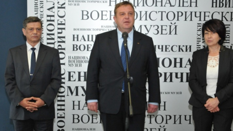 Каракачанов: Вярвам, че казармата ще се върне (СНИМКИ) 