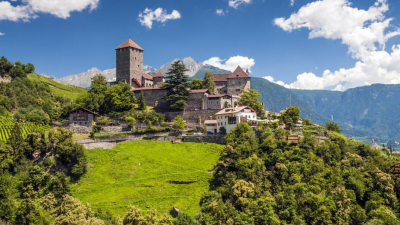 Италия раздава над 100 замъка безплатно. С една уловка, обаче...