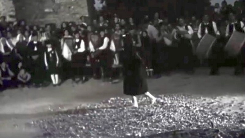 Вижте уникално ВИДЕО от танца в огъня на последната нестинарка в с. Българи баба Злата