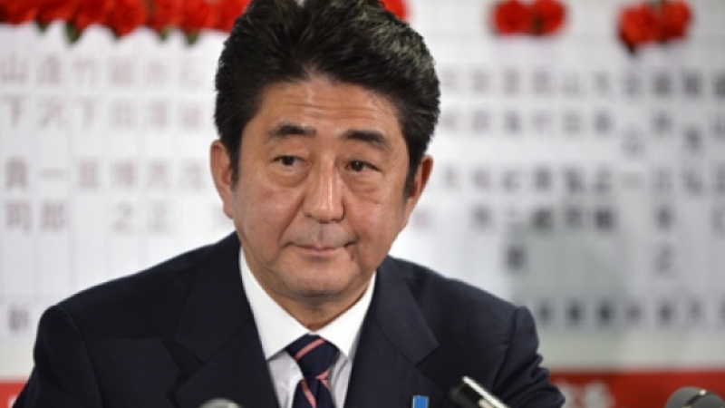 Драма във въздуха: Японския премиер на косъм от смъртта