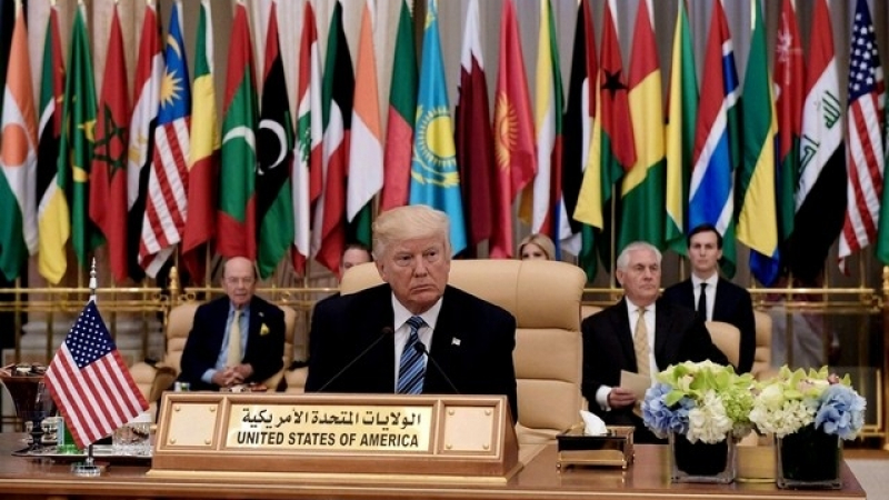 CNN: Американски министър с голяма издънка по време на историческата реч на Тръмп в Рияд (СНИМКИ/ВИДЕО)