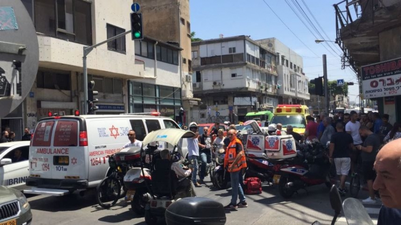 Кола връхлетя пешеходци в Тел Авив час преди да кацне Тръмп