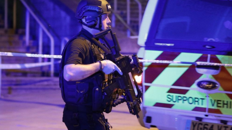 Полицията в Манчестър официално: Има загинали и ранени след инцидента на концерта (СНИМКИ/ВИДЕО)