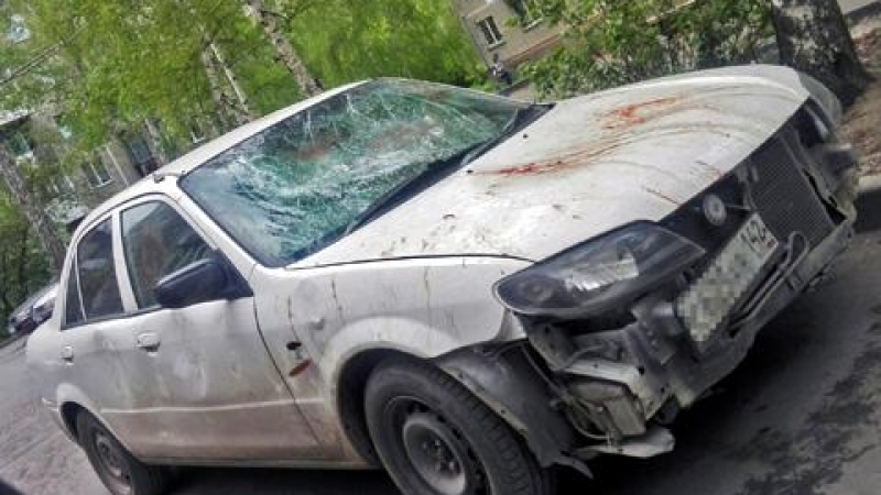 Руснак разби Mazda с голи юмруци (СНИМКИ)