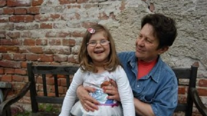 Внуче и баба върнаха изгубено портмоне с 1000 лева и документи, спасиха пътуването на българка 