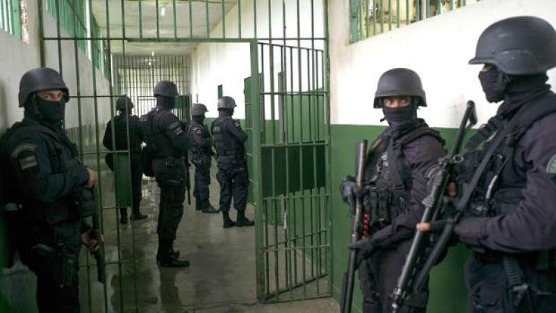  В Бразилия почти сто затворници избягаха от пандиза