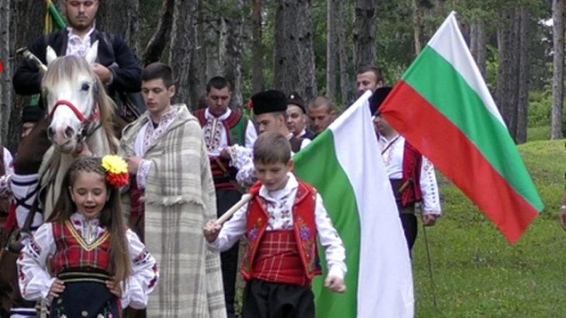 Няма друг абитуриент в цяла България като Ивайло от Котел! (СНИМКИ/ВИДЕО)