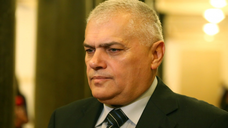 Министър Радев: Взети са мерки за облекчаване на трафика на ГКПП "Кулата"