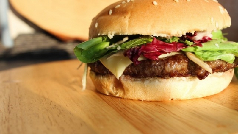 Това е най-добрият хамбургер, който можете да поръчате на летище (СНИМКИ)
