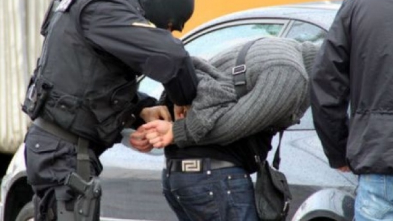 Само в БЛИЦ! Екшън в София! Арестуваха известен човек за употреба на дрога! Полицията прибра лъскавото му "Ауди"