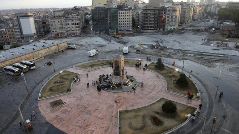 Паркът на площад "Тексим" в Истанбул вече е с полицейски заграждения