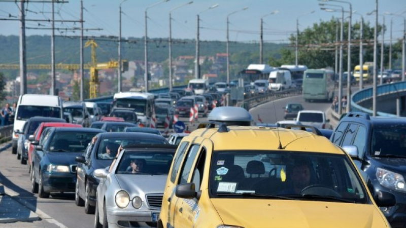 Черно на бяло: Ето какъв ще е данъкът на колата ви в София след увеличението ТАБЛИЦИ