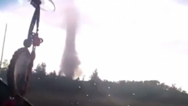 След ужаса в Москва: Заснеха торнадо в Алтай (ВИДЕО)