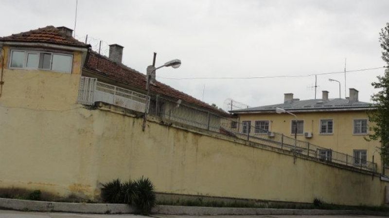 Жена опита да вкара "весел чай" в пловдивския затвор  