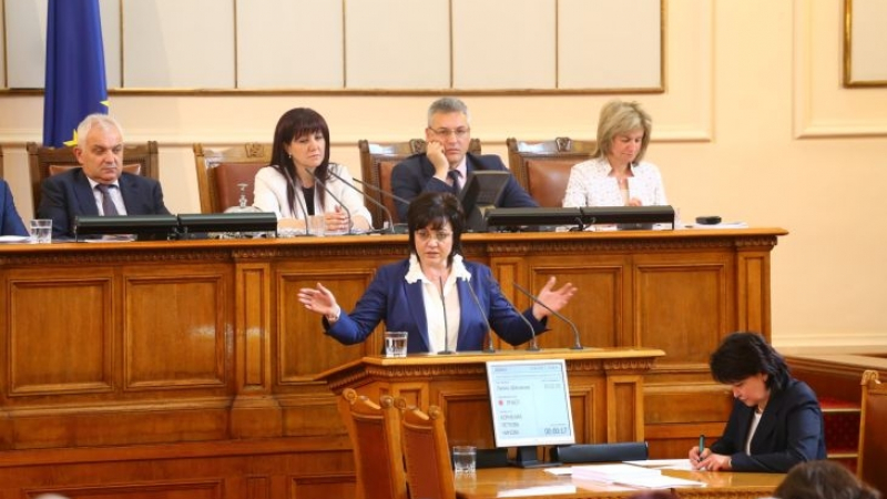 Корнелия Нинова коментира спасяването "на ръба" на Главчев, разбра се и ролята на депутатите на Марешки