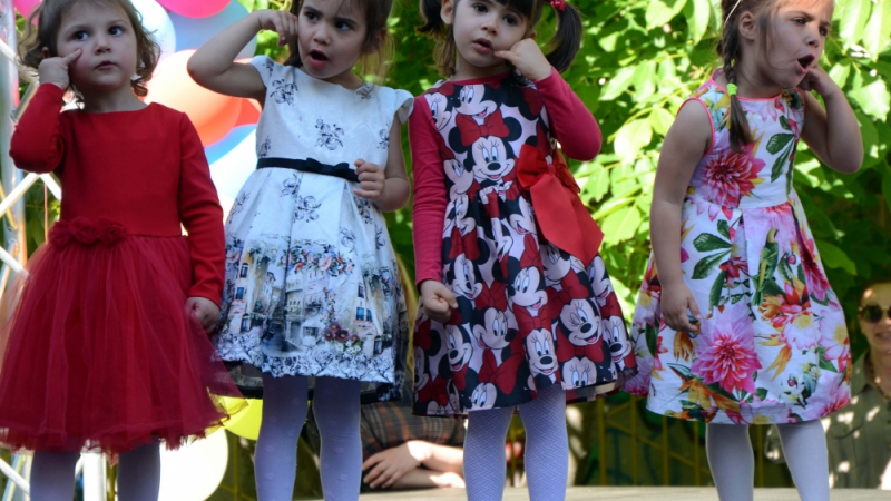 Фоторепортаж в БЛИЦ: Детска градина за пример, вижте как празнуват завършването на годината 