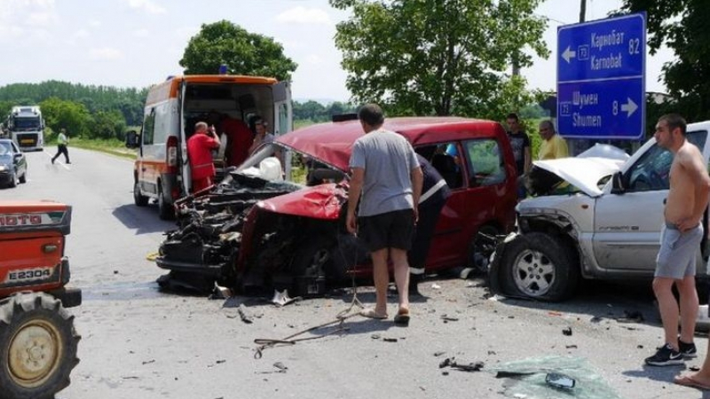 Кошмар на пътя край Шумен! Верижна катастрофа с румънски влекач, превозващ военна техника на НАТО (ЗРЕЛИЩНИ СНИМКИ)