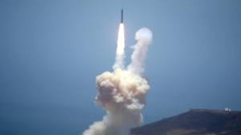 САЩ показаха как са свалили балистична ракета над Тихия океан (ВИДЕО)