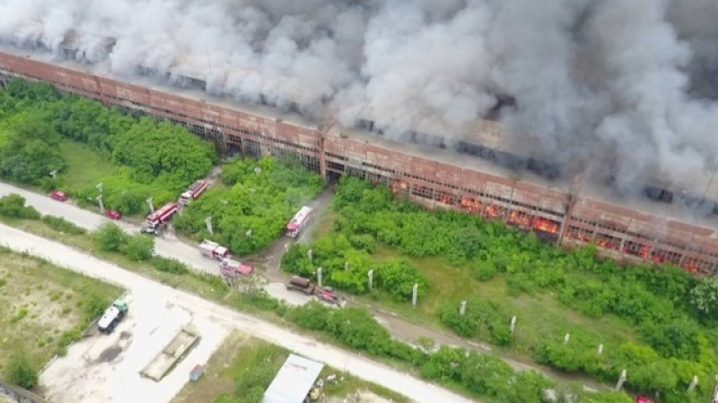 Добра новина! Пожарът в завода за отпадъци край Шишманци е овладян