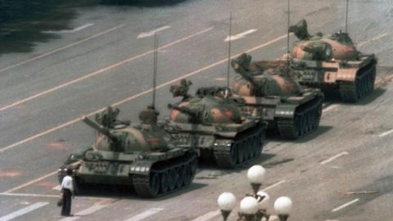 Войници, танкове и огнехвъргачки или какво се случи на тази дата в Пекин през 1989 г. (ВИДЕО)