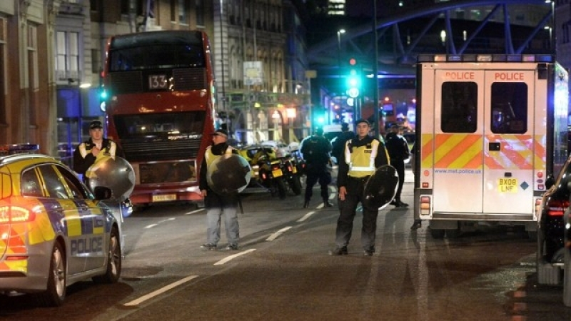 Лондон осъмна окървавен: 6 граждани убити, над 30 наръгани, 3-ма касапи застреляни (ОБЗОР) 