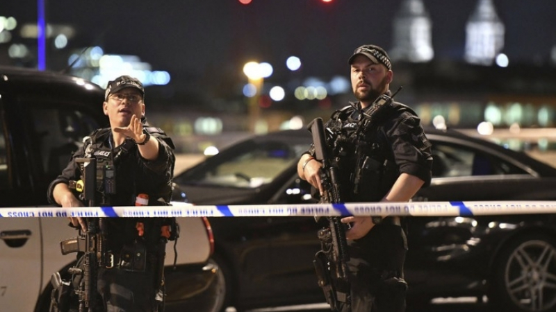Покъртителни разкази на очевидци от ужаса в Лондон: Терористите обикаляха и пробождаха който им падне 