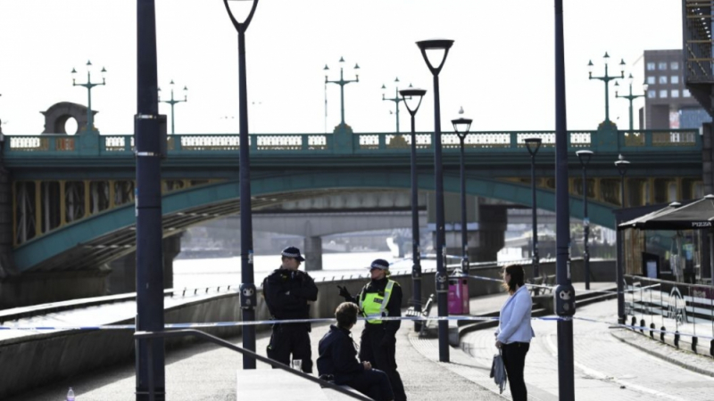 Жертвите на атентата в Лондон се увеличават, кметът на града предупреди, че опасността не е отминала 