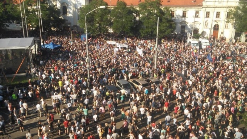 Словакия скочи на протест