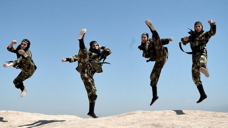 Вижте армията от железни и чаровни ирански жени нинджи, които са обучени да действат като истински бойни машини (СНИМКИ)