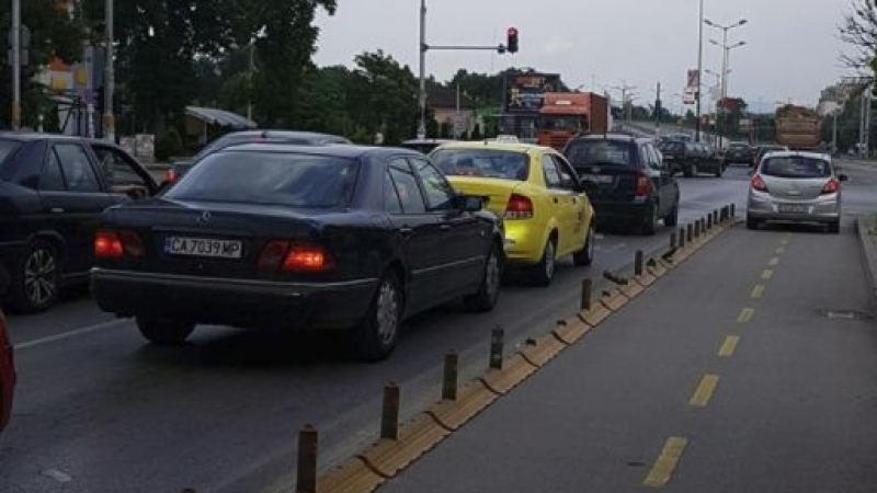 Софийски тарикат взе „гениално” решение, за да спести няколко минутки в трафика (СНИМКА)