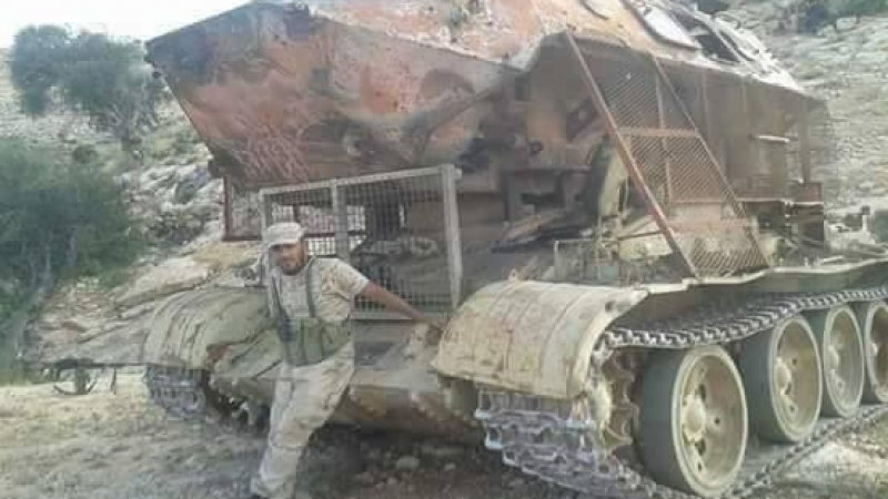 Чудо на чудесата: В Либия качиха бронетранспортьор върху танково шаси