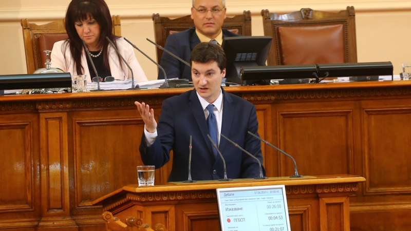 Крум Зарков нададе вой от парламента, наежи се заради съдебната реформа