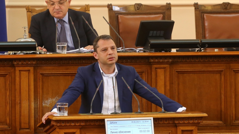 Край на драмата: Парламентът реши съдбата на Делян Добрев!