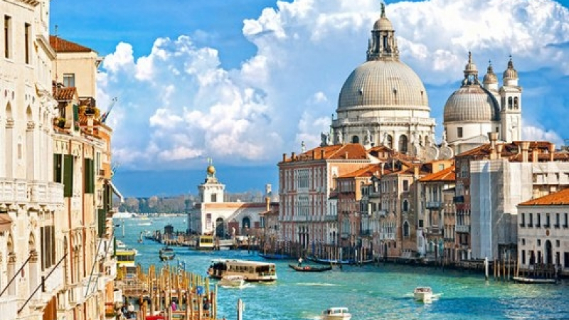 Във Венеция забраняват откриването на нови хотели