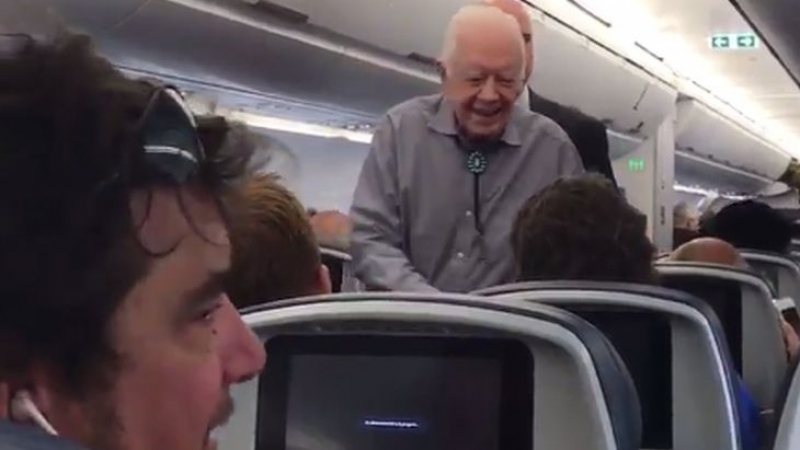 Президентът Джими Картър направи фурор на борда на самолет (ВИДЕО)