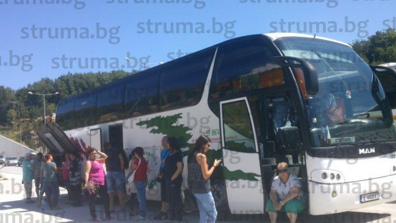Туристи от Пиринско оцеляха по чудо на път за плаж в Гърция