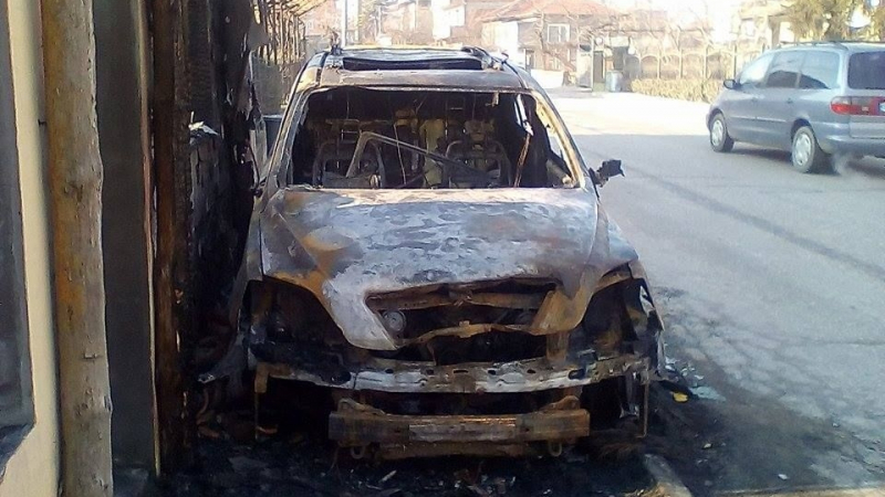 Първо в БЛИЦ! Жълта война в Пловдив: Таксиджии заплашват и гонят колеги, горят коли, размахват юмруци (СНИМКИ/ВИДЕО)