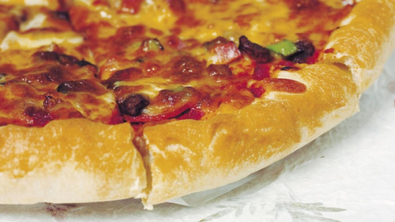 В Калифорния разбиха на пух и прах италианския рекорд за най-дълга пица (СНИМКИ)