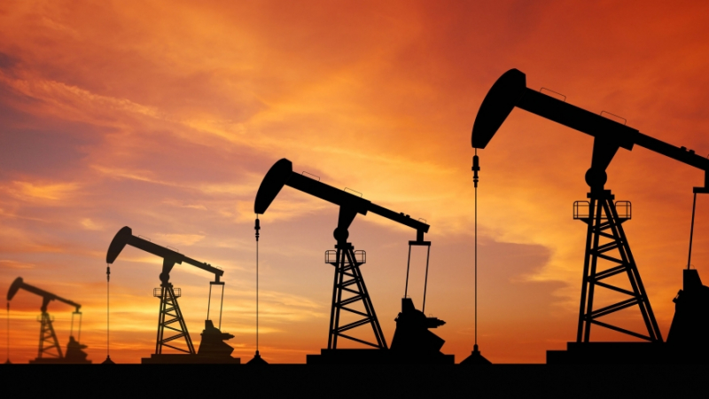 Цената на петрола тръгна нагоре след данни за спад в американските резерви