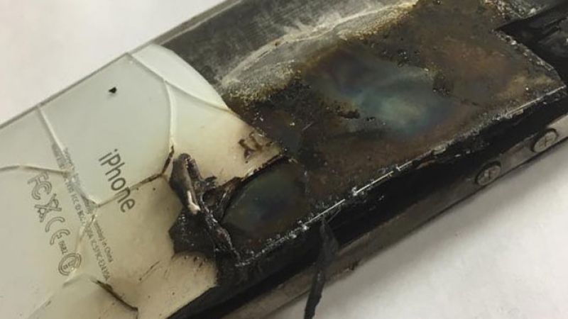 Мъж си пъхна iPhone в гащите, той се взриви на милиметри от семейните му бижута (СНИМКА)
