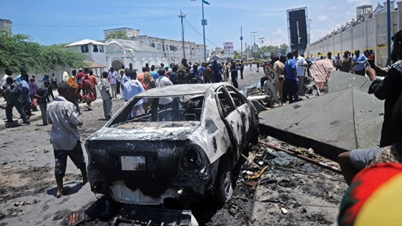 Какво се случва? Стрелба и експлозия и в туристическия квартал на Могадишу 