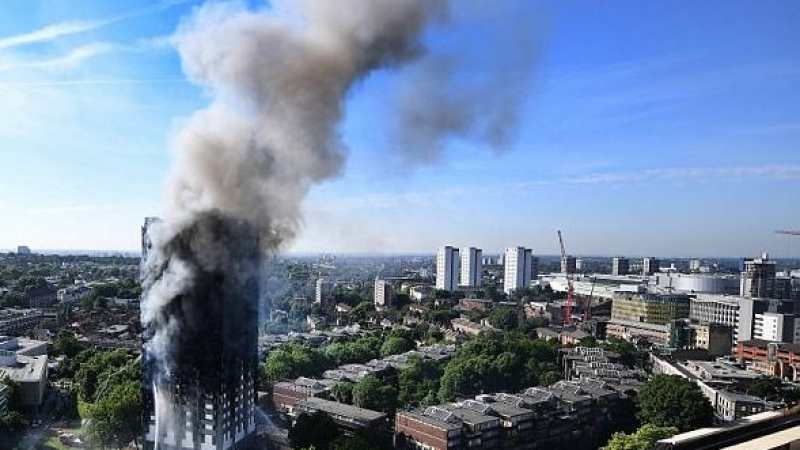 Майка излъчи от небостъргача в Лондон как чака да я спасят с двете ѝ деца, а после безследно изчезна (ВИДЕО)