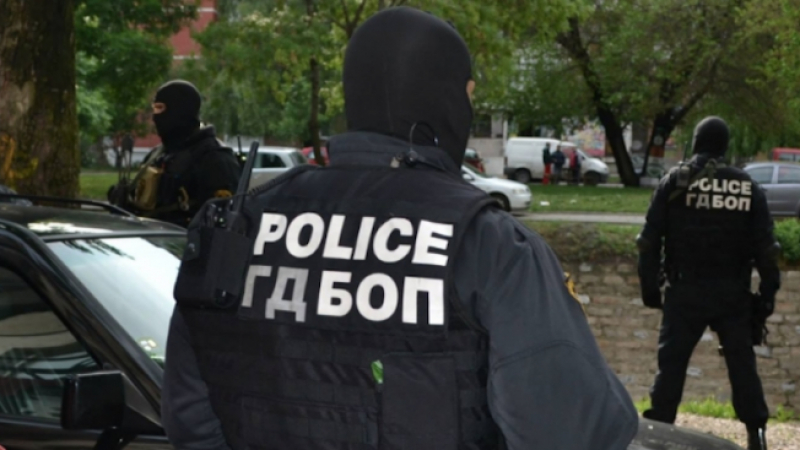 Пловдивчанка хвърли 20 бона от терасата за съдействие на полицията 