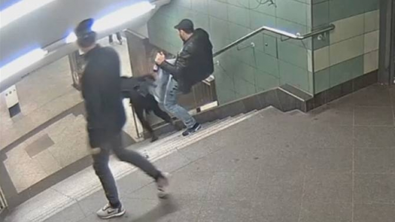 Започна делото срещу българина, блъснал жена в берлинското метро 